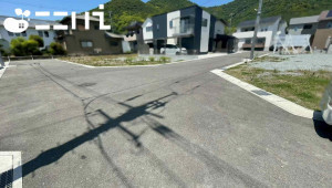 姫路市広畑区則直、新築一戸建ての前面道路を含む現地写真画像です