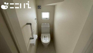 姫路市伊伝居、新築一戸建てのトイレ画像です