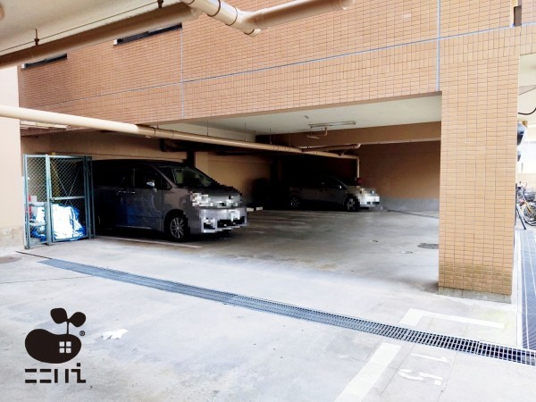 姫路市飾磨区若宮町、マンションの駐車場画像です