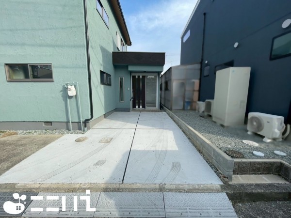 姫路市広畑区小坂、中古一戸建ての駐車場画像です