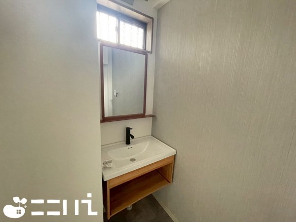 姫路市広畑区小坂、中古一戸建ての洗面画像です
