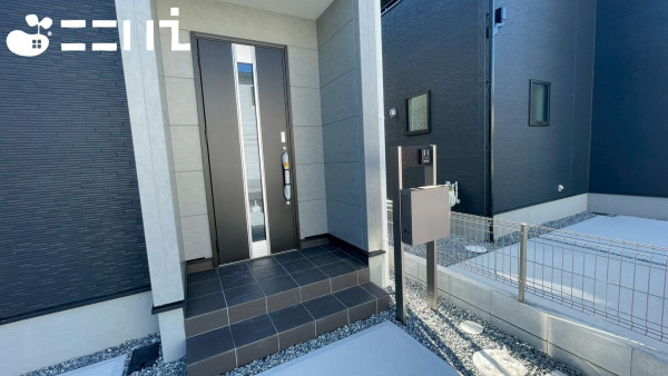 姫路市青山、新築一戸建ての玄関画像です