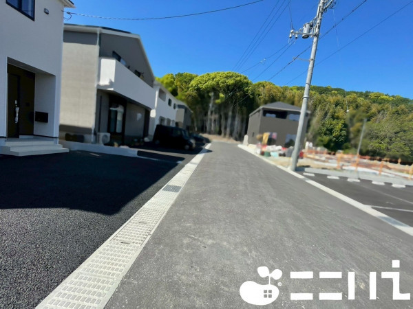 姫路市勝原区山戸、新築一戸建ての前面道路を含む現地写真画像です