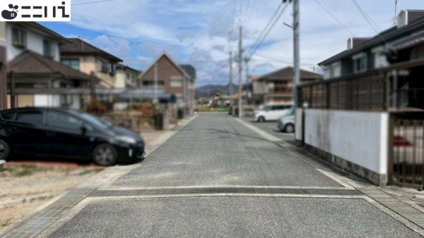 たつの市揖保川町神戸北山、収益/事業用物件/アパートの前面道路を含む現地写真画像です
