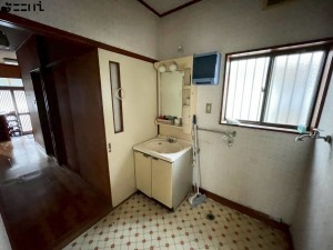 姫路市下手野、中古一戸建ての洗面画像です