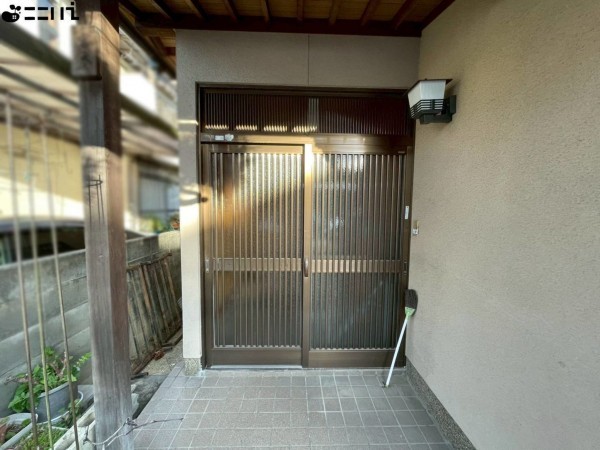 姫路市下手野、中古一戸建ての玄関画像です