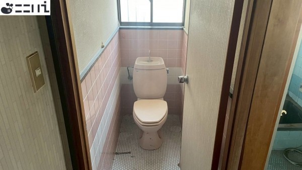 揖保郡太子町東出、中古一戸建てのトイレ画像です