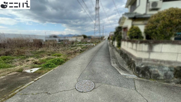 揖保郡太子町下阿曽、土地の前面道路を含む現地写真画像です