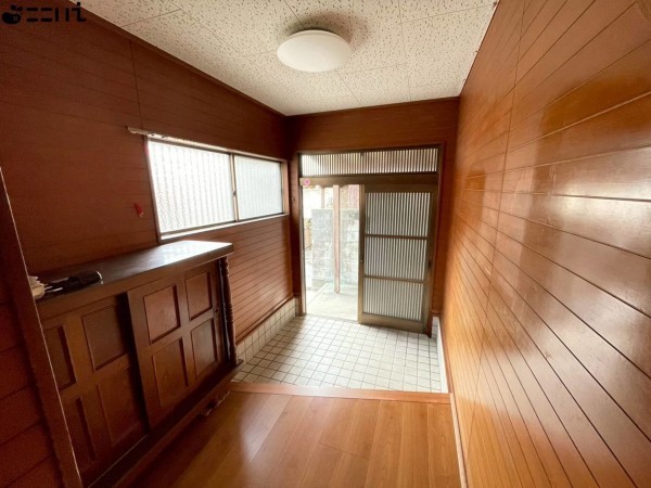 相生市菅原町、中古一戸建ての玄関画像です