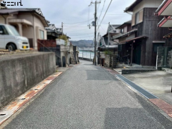 相生市菅原町、中古一戸建ての前面道路を含む現地写真画像です