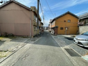 相生市相生、中古一戸建ての前面道路を含む現地写真画像です