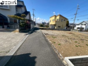 相生市那波野、土地の前面道路を含む現地写真画像です