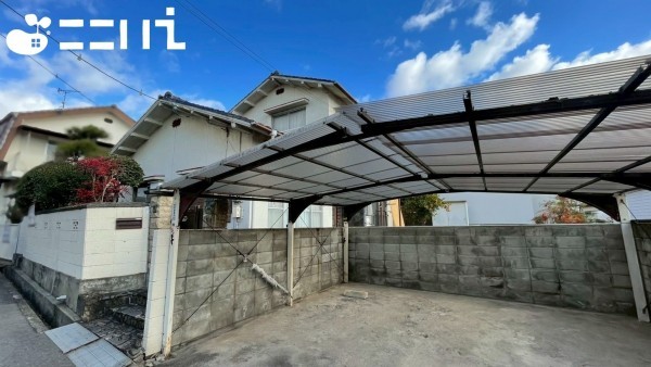 姫路市御立西、中古一戸建ての駐車場画像です