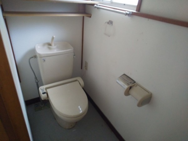 相生市青葉台、中古一戸建てのトイレ画像です