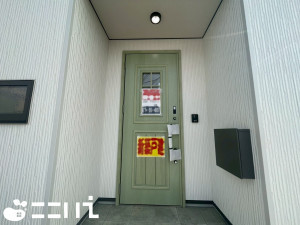 姫路市網干区興浜、新築一戸建ての玄関画像です