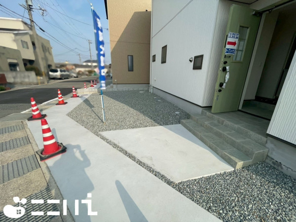 姫路市網干区興浜、新築一戸建ての駐車場画像です