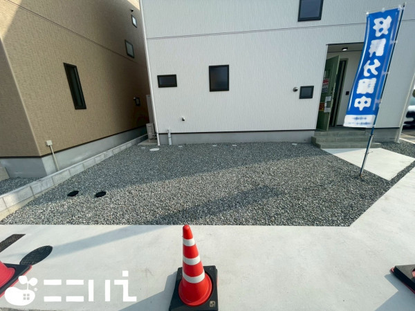 姫路市網干区興浜、新築一戸建ての駐車場画像です