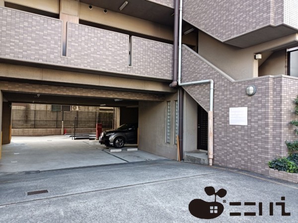 姫路市飾磨区野田町、マンションの駐車場画像です