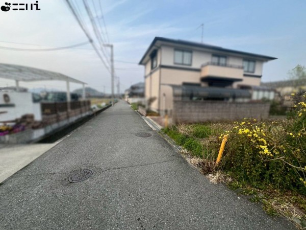 揖保郡太子町竹広、土地の前面道路を含む現地写真画像です
