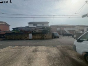 姫路市町坪、中古一戸建ての前面道路を含む現地写真画像です