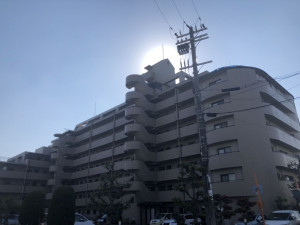 姫路市飾磨区構、マンションの外観画像です