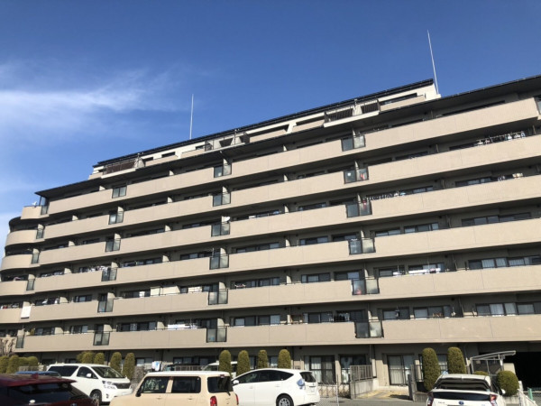 姫路市飾磨区構、マンションの外観画像です