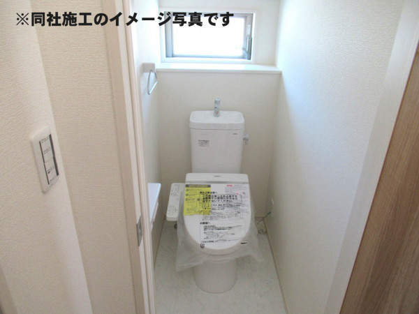 揖保郡太子町鵤、新築一戸建てのトイレ画像です