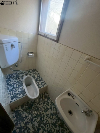 姫路市大塩町、中古一戸建てのトイレ画像です