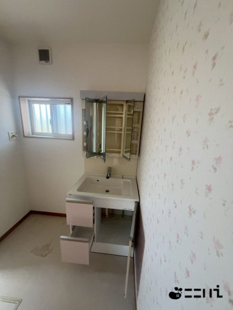 姫路市余部区上余部、中古一戸建ての洗面画像です