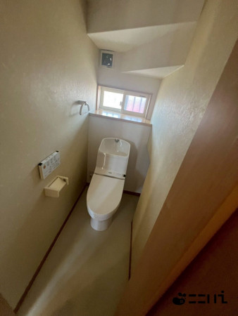 姫路市余部区上余部、中古一戸建てのトイレ画像です