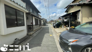 姫路市網干区浜田、中古一戸建ての前面道路を含む現地写真画像です