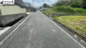 たつの市揖西町土師、土地の前面道路を含む現地写真画像です