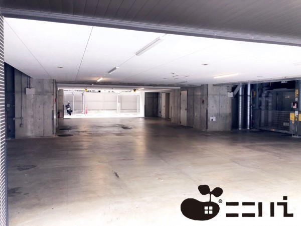 姫路市東駅前町、マンションの駐車場画像です