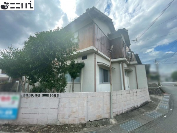 たつの市新宮町新宮、中古一戸建ての前面道路を含む現地写真画像です