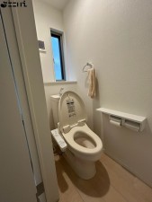 姫路市網干区興浜、中古一戸建てのトイレ画像です