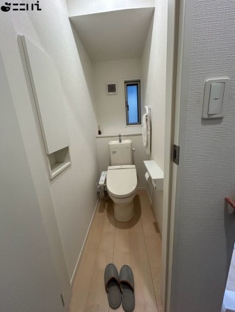 姫路市網干区興浜、中古一戸建てのトイレ画像です