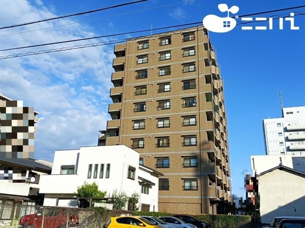 姫路市栗山町、マンションの外観画像です