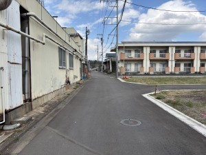 武蔵村山市岸、土地の前面道路を含む現地写真画像です