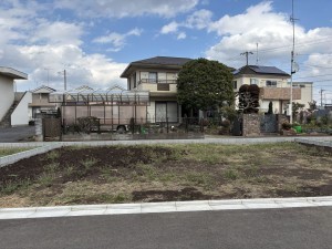 武蔵村山市岸、土地の前面道路を含む現地写真画像です