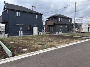 武蔵村山市岸、土地の前面道路を含む現地写真画像です