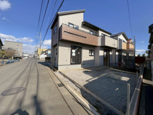 武蔵村山市残堀、新築一戸建ての前面道路を含む現地写真画像です