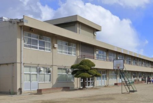 福山市川口町、土地の小学校画像です