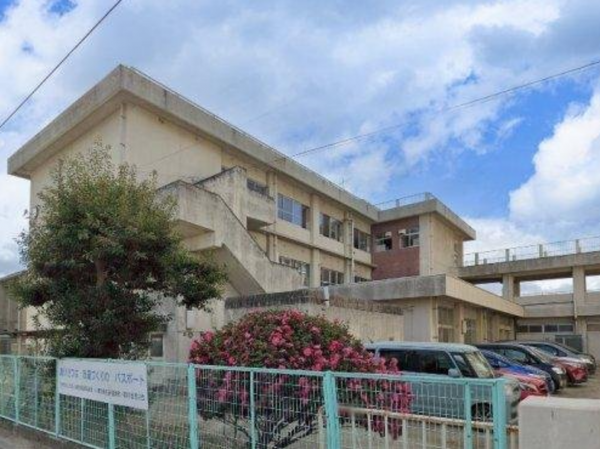 福山市御船町、新築一戸建ての中学校画像です