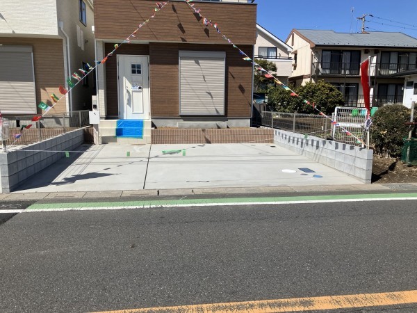上尾市浅間台、新築一戸建ての駐車場画像です