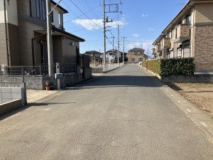 上尾市小泉、土地の前面道路を含む現地写真画像です