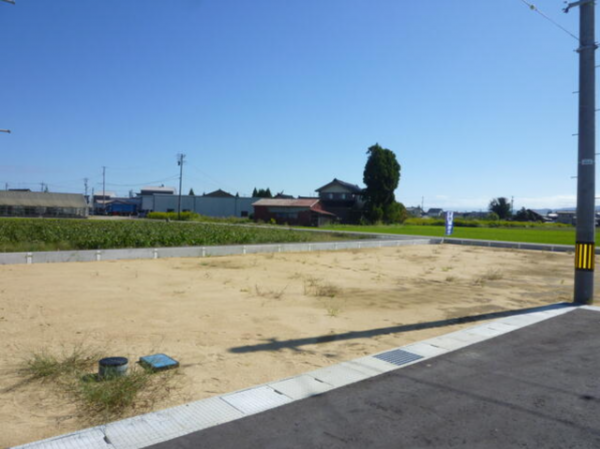 砺波市深江、土地の外観画像です