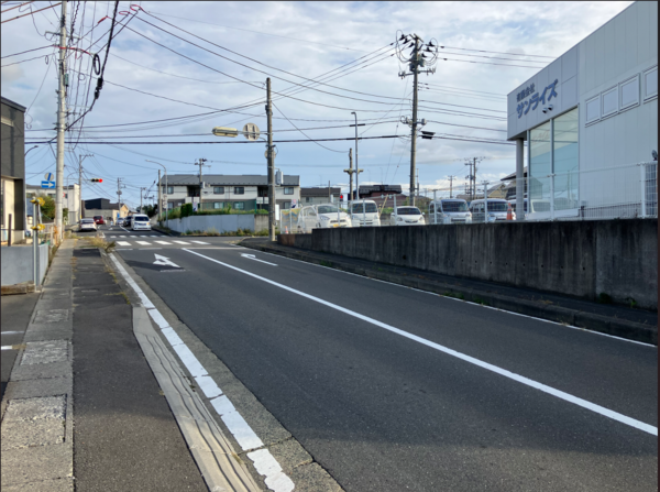 八戸市長根、新築一戸建ての前面道路を含む現地写真画像です