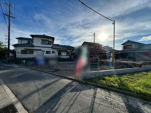 鈴鹿市白子、新築一戸建ての前面道路を含む現地写真画像です