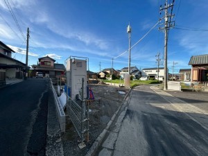 鈴鹿市白子、新築一戸建ての前面道路を含む現地写真画像です