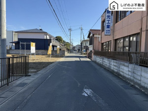 甲賀市水口町綾野、土地の前面道路を含む現地写真画像です